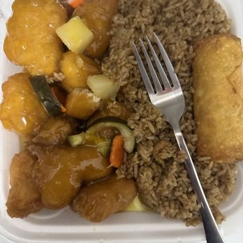 Wong's Garden - Sweet and sour chicken dinner combination. - Chinese Near Me - Saint Clair Shores, Michigan
