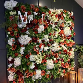 MET Rooftop Lounge - Beautiful entryway - Cocktail Bars Near Me - Geneva, GE