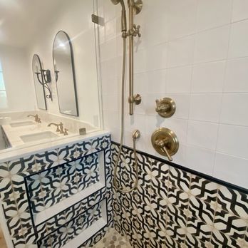 So Cal Builders and Design - Shampoo and toiletries niche recessed into the pony wall. - General Contractors Near Me - Studio City, California So Cal Builders and Design - Shampoo and toiletries niche recessed into the pony wall. - General Contractors Near Me - Studio City, California