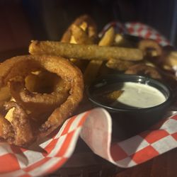 Lakewood Landing - Combo fries & onion rings
