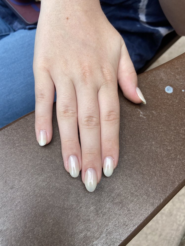 Logan Nails & Spa Logo