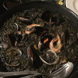 Paella's y Más - Seafood paella with black ink pasta