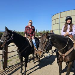 Bridle Path Quarter Horses - Cheryl Hunt and Granddaughter Jayde