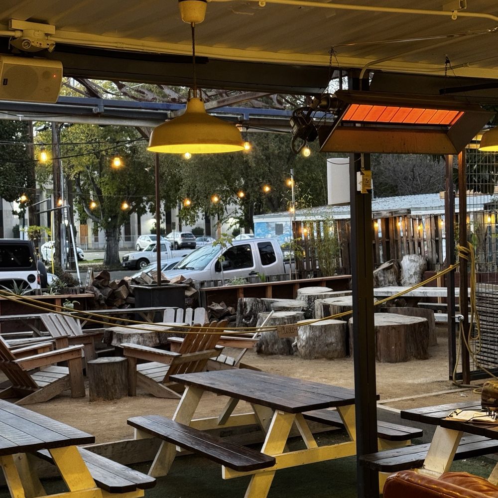 Federalist Pizza - Seating - Pizza Near Me - Sacramento, California Federalist Pizza - Seating - Pizza Near Me - Sacramento, California