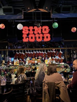 PETE'S DUELING PIANO BAR by null