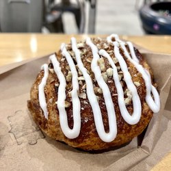 La Pana Bakery & Cafe - Apple Strudel - Daaang, this one was delicious! Flakey pastry, nice icing and tasty apple inside. Perfect if warmed up..