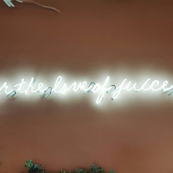 Bebidas - Who doesn't love neon signage! - Coffee & Tea Near Me - Houston, Texas