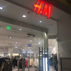 The entrance to H&M inside the Stonewood Center Mall.