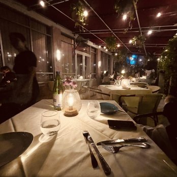 Full Bloom Vegan - Full Bloom Vegan outdoor seating - Vegan Near Me - Miami Beach, Florida Full Bloom Vegan - Full Bloom Vegan outdoor seating - Vegan Near Me - Miami Beach, Florida