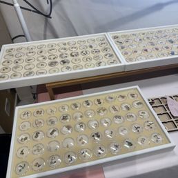 Great selection of chains and charms!! Great selection of chains and charms!!