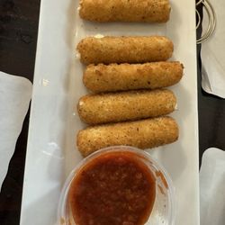 Hometown Tavern - Mozzarella Sticks