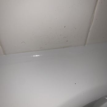 The Residence at Lake Jackson - Dirty showers. - Apartments Near Me - Lake Jackson, Texas The Residence at Lake Jackson - Dirty showers. - Apartments Near Me - Lake Jackson, Texas