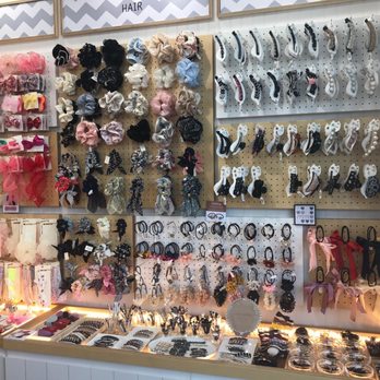 Pink box - Hair accessories - Mobile Phone Accessories Near Me - Carrollton, Texas