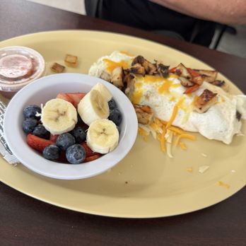 C's Waffles - Santa Fe Omelet with egg whites and fruit cup - Breakfast & Brunch Near Me - New Smyrna Beach, Florida