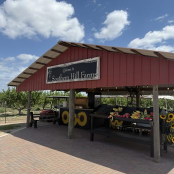 Southern Hill Farms - Farm entrance - Fruits & Veggies Near Me - Clermont, Florida Southern Hill Farms - Farm entrance - Fruits & Veggies Near Me - Clermont, Florida