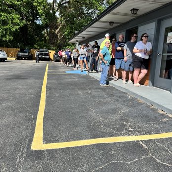 Smokemade Meats + Eats - The line at 10:30am prior to 11am opening. - Barbeque Near Me - Orlando, Florida
