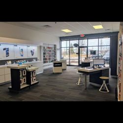 Verizon - Inside Verizon Novi Grand River