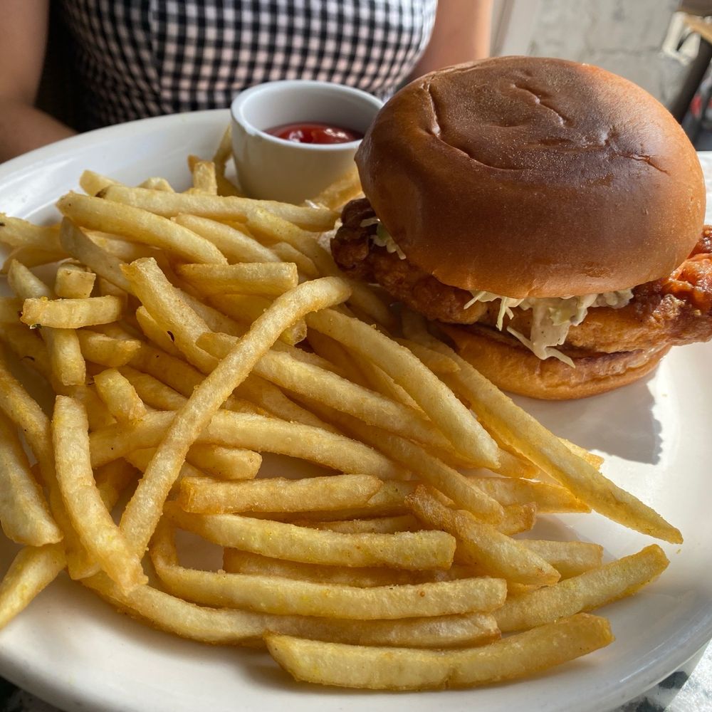 Great White - Crispy Chicken Sandwich - Cafes Near Me - Los Angeles, California Great White - Crispy Chicken Sandwich - Cafes Near Me - Los Angeles, California