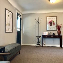 MovuEsthetics - Front lobby with our new bench seat.