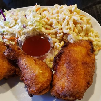 S/T Hooligan's - Awesome Fried Chicken with coleslaw and mac salad - Cajun/Creole Near Me - Seattle, Washington