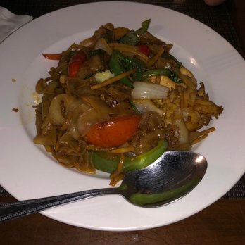 Turmeric Thai Kitchen - Drunken noodle - Thai Near Me - La Jolla, California Turmeric Thai Kitchen - Drunken noodle - Thai Near Me - La Jolla, California
