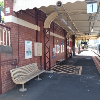Hawksburn Railway Station - Platform - Train Stations Near Me