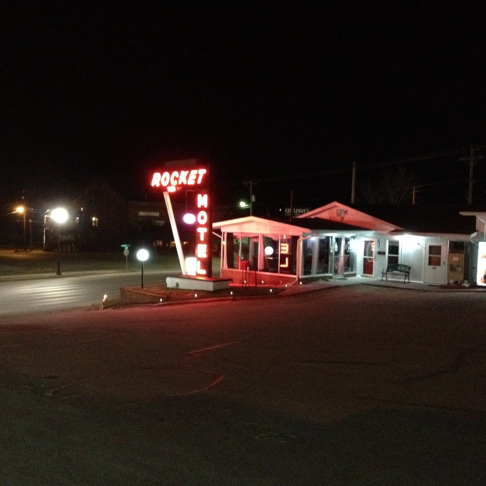 Rocket Motel - Photo taken from inside the U-shaped motel property. - Hotels Near Me - Custer, South Dakota