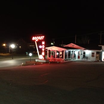 Rocket Motel - Photo taken from inside the U-shaped motel property. - Hotels Near Me - Custer, South Dakota