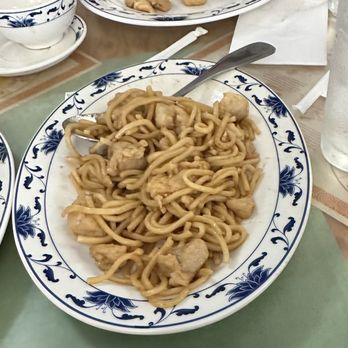 Wah Shine - Chicken Chow Mein (we requested w/o the veggies) - Chinese Near Me - Vacaville, California Wah Shine - Chicken Chow Mein (we requested w/o the veggies) - Chinese Near Me - Vacaville, California