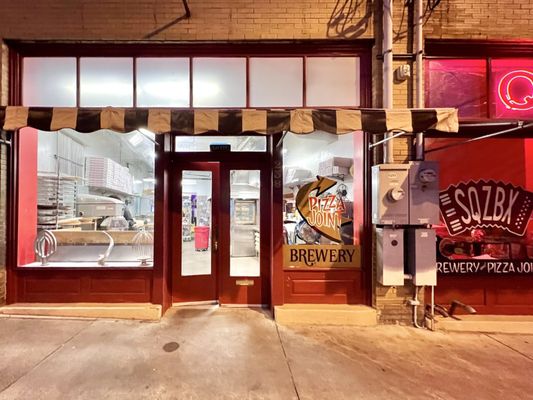 SQZBX Brewery & Pizza by null