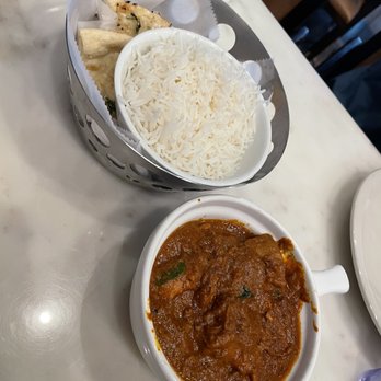 NaaN On Broughton - Home Style Chicken Curry and Garlic Naan - Indian Near Me - Savannah, Georgia