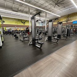 LA Fitness - Free weight section