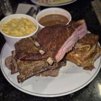 The Q - Spare Ribs, Brisket, Chicken w/ Mac n Cheese and baked beans - Barbeque Near Me - Fort Bragg, California The Q - Spare Ribs, Brisket, Chicken w/ Mac n Cheese and baked beans - Barbeque Near Me - Fort Bragg, California
