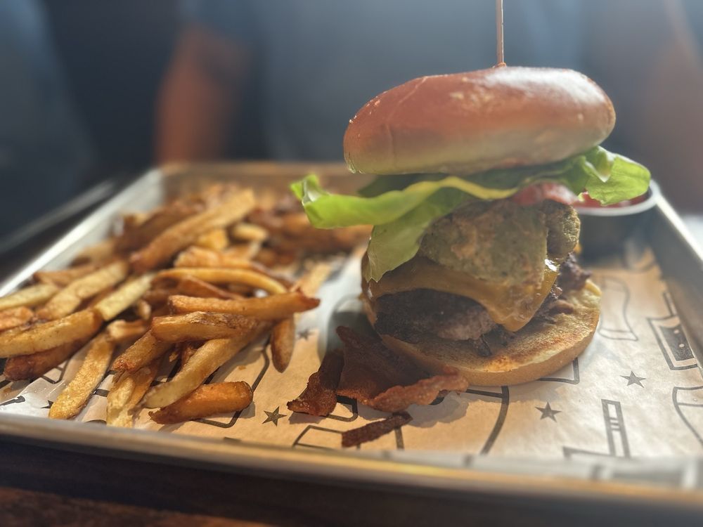 Bulldog Burger - Tupelo  Logo