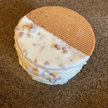 Uchi Miami - Ice cream sandwich - Asian Fusion Near Me - Miami, Florida Uchi Miami - Ice cream sandwich - Asian Fusion Near Me - Miami, Florida