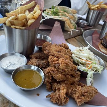 Beertown - Oakville - Carolina fried chicken - Beer Bar Near Me - Oakville, Ontario
