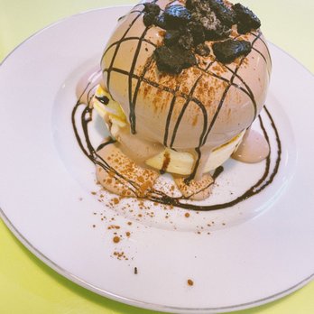 Cloud Nine Cafe Hawaii - Chocolate Cream with Oreo Chips Soufflé Cake - Desserts Near Me - Honolulu, Hawaii