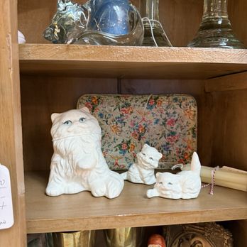 Main Street Vintage - Cats - Antiques Near Me - Vancouver, Washington