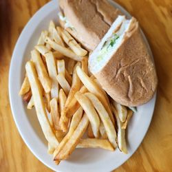 Po-boy crab cake