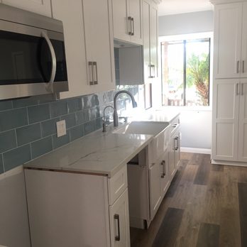 1 Day Kitchen & Bath - a view of a kitchen - General Contractors Near Me - Lawndale, California