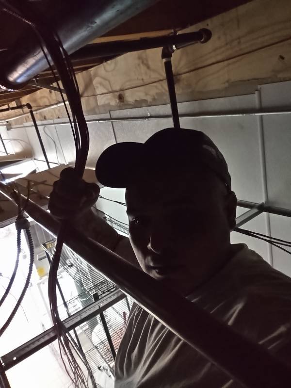 Slide of Manny's Electrical Services