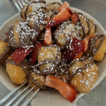 Bar Cotto - Fried dough with Nutella and berries (amazing) - Bars Near Me - Seattle, Washington Bar Cotto - Fried dough with Nutella and berries (amazing) - Bars Near Me - Seattle, Washington