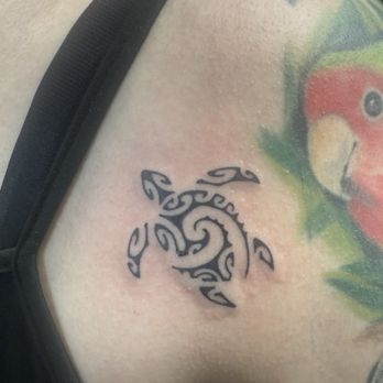 Seaside Tattoos - Sea turtle - Tattoo Near Me - Honolulu, Hawaii