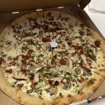 Pizza My Heart - Chicken, bacon and white sauce pizza - Pizza Near Me - San Jose, California Pizza My Heart - Chicken, bacon and white sauce pizza - Pizza Near Me - San Jose, California
