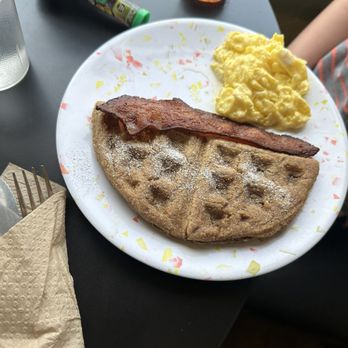 Windmill Cafe - Gluten free waffle kids breakfast - Cafes Near Me - Santa Cruz, California