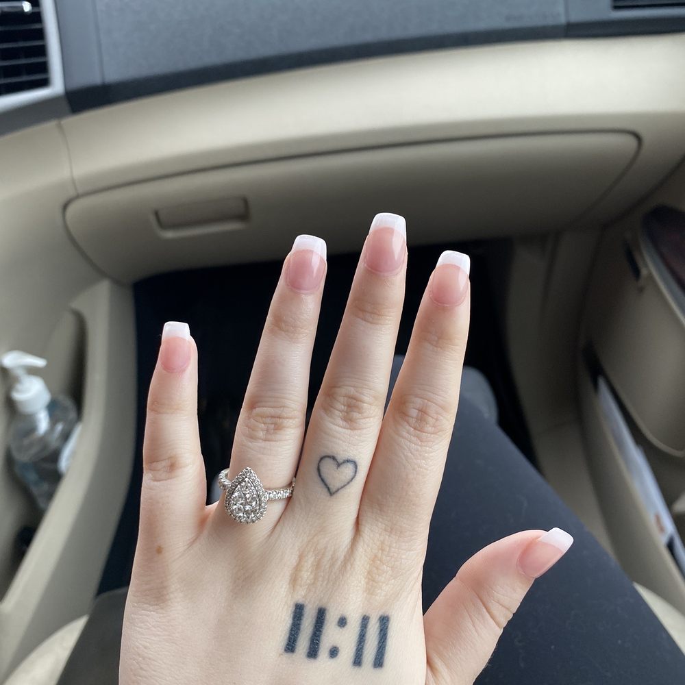 Full set french tip Full set french tip