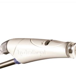 Linnea Skin - Why do traditional microdermabrasion when you can do the Wet Diamond.