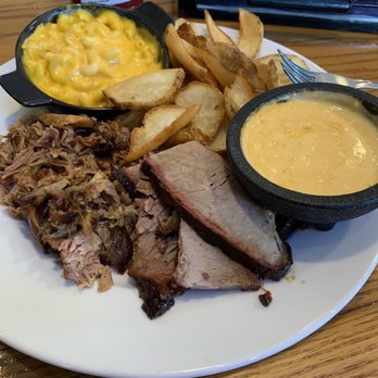 Parky's Smokehouse - Two meat plate (pulled pork and brisket) with a side of mac&cheese and Dippers & Beer Cheese - Barbeque Near Me - Lebanon, Indiana