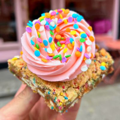 Posh Pop Bakeshop by null