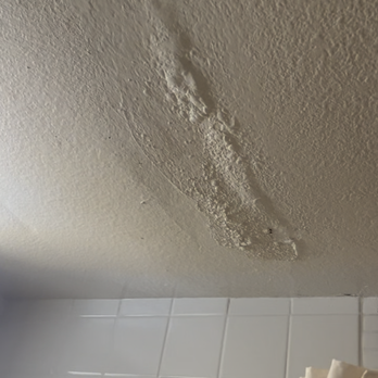 Quality Inn Fallbrook I-15 - Ceiling filled with water. - Hotels Near Me - Fallbrook, California